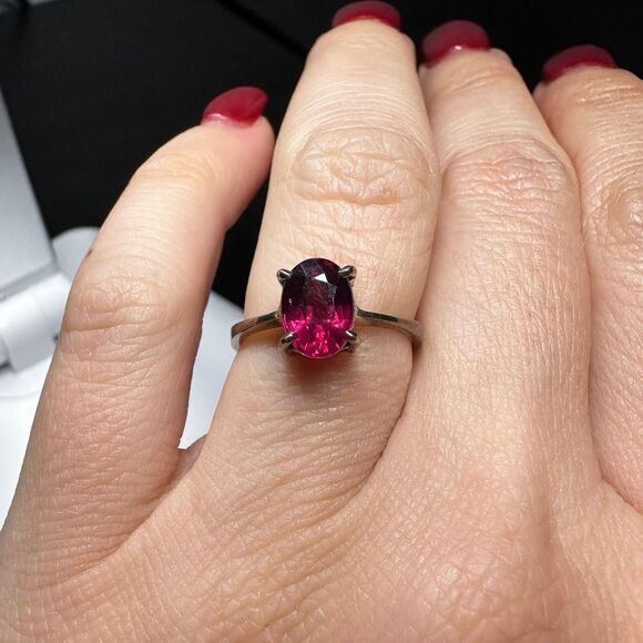 Genuine 1.5ct oval cut rhodalite garnet solitaire ring in sterling silver! - Picture 1 of 9